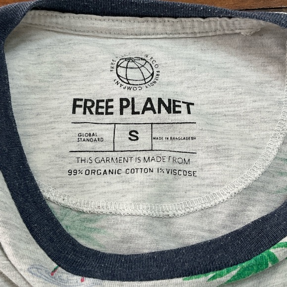 Free Planet T-Shirt - Picture 3 of 3
